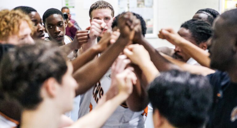 Tigers mens huddle
